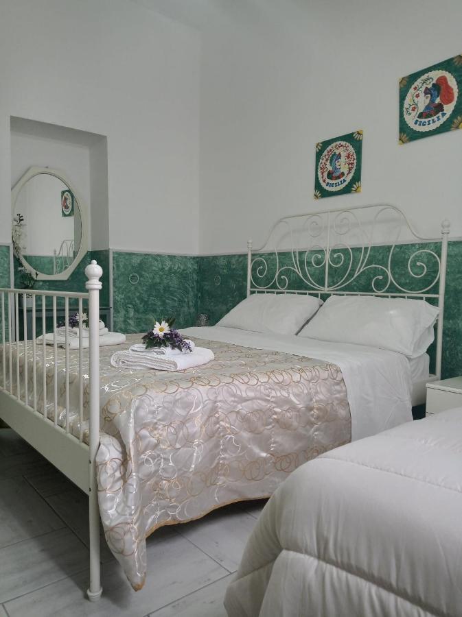 Mary Home - Casa Vacanza Taormina Værelse billede