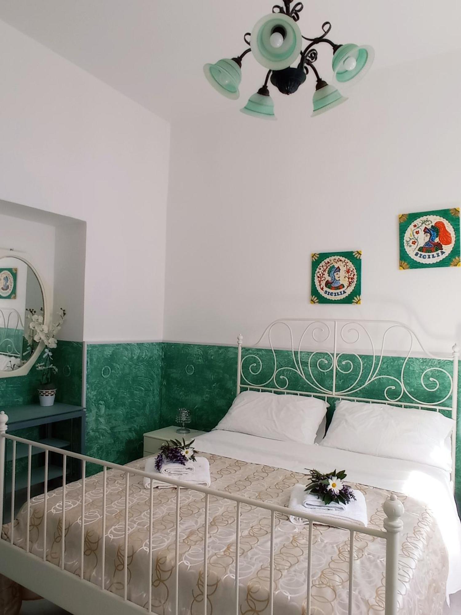 Mary Home - Casa Vacanza Taormina Værelse billede