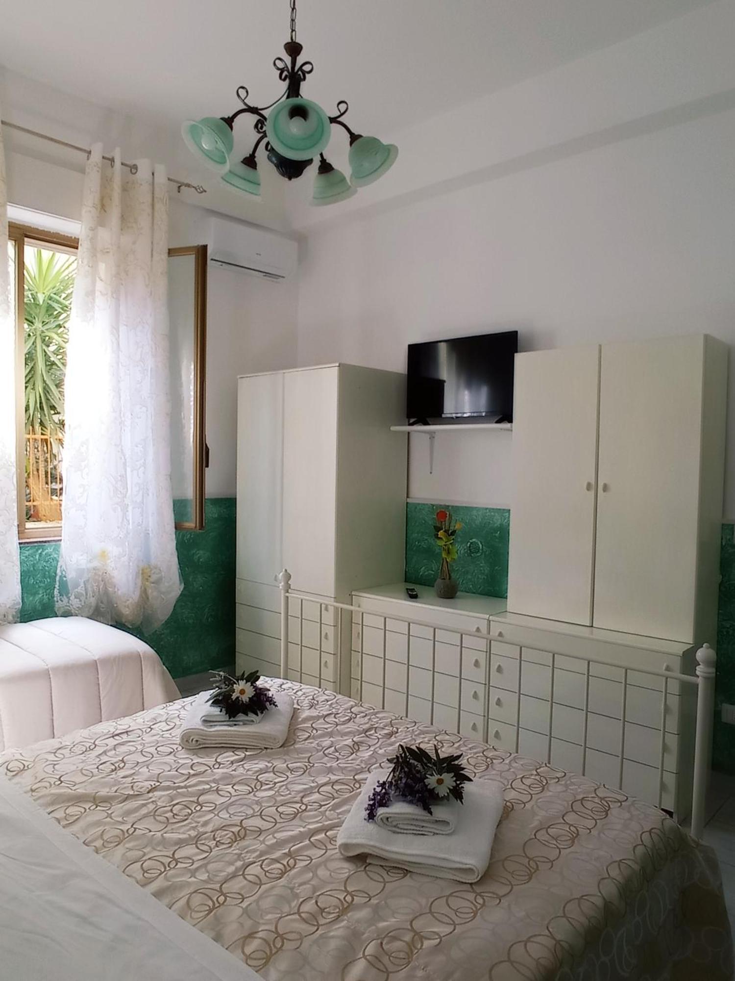 Mary Home - Casa Vacanza Taormina Værelse billede