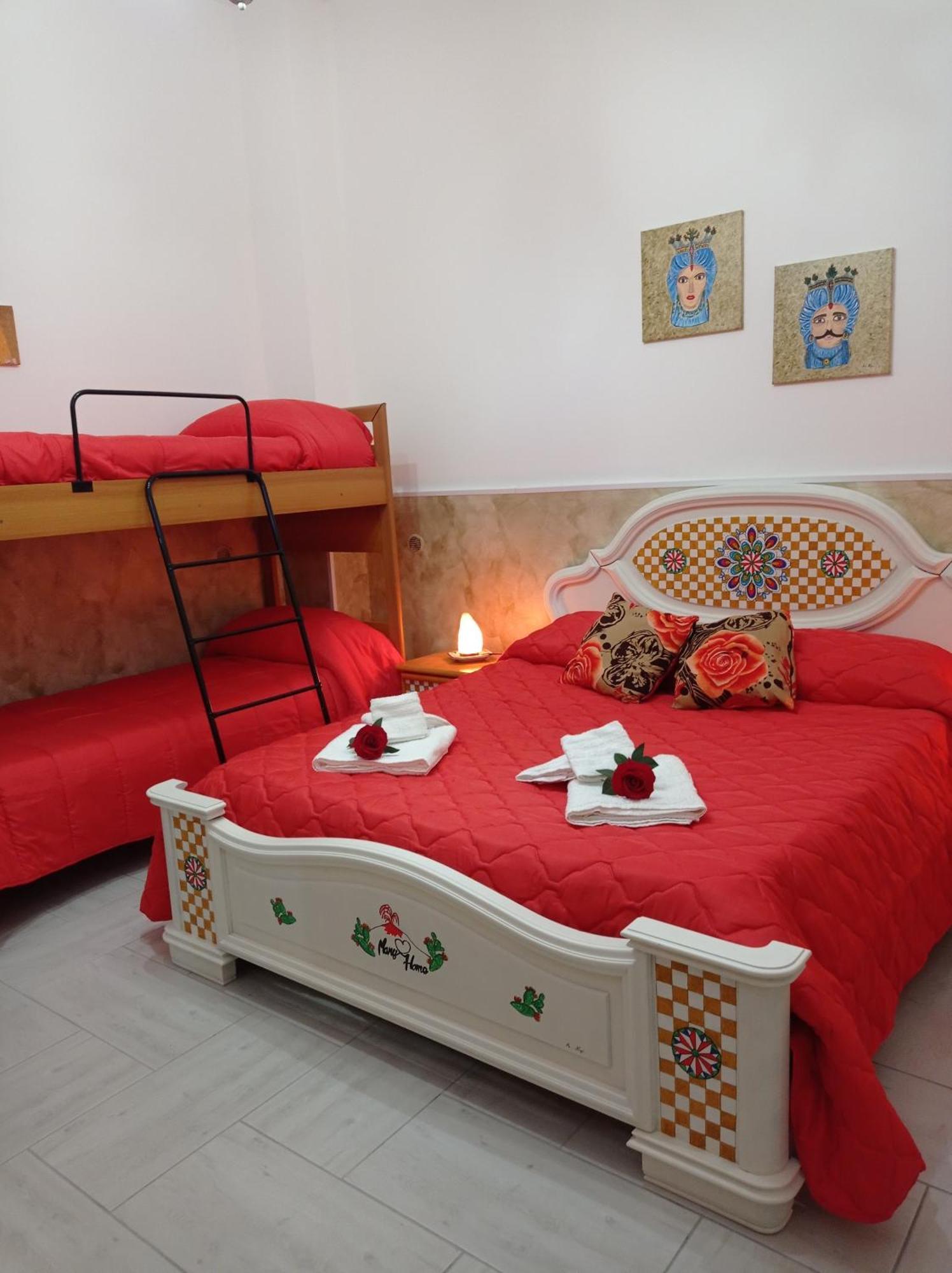 Mary Home - Casa Vacanza Taormina Værelse billede