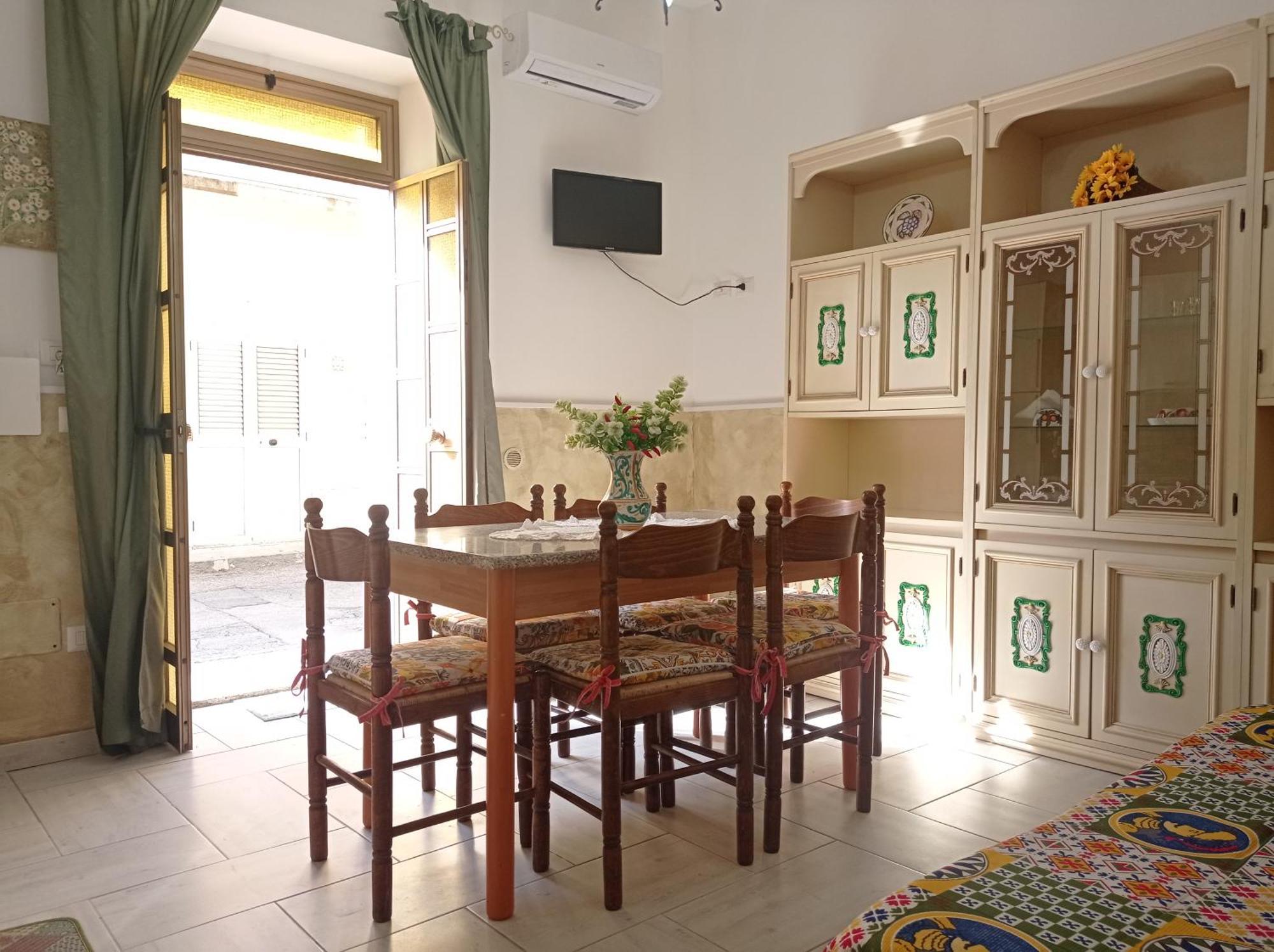 Mary Home - Casa Vacanza Taormina Værelse billede